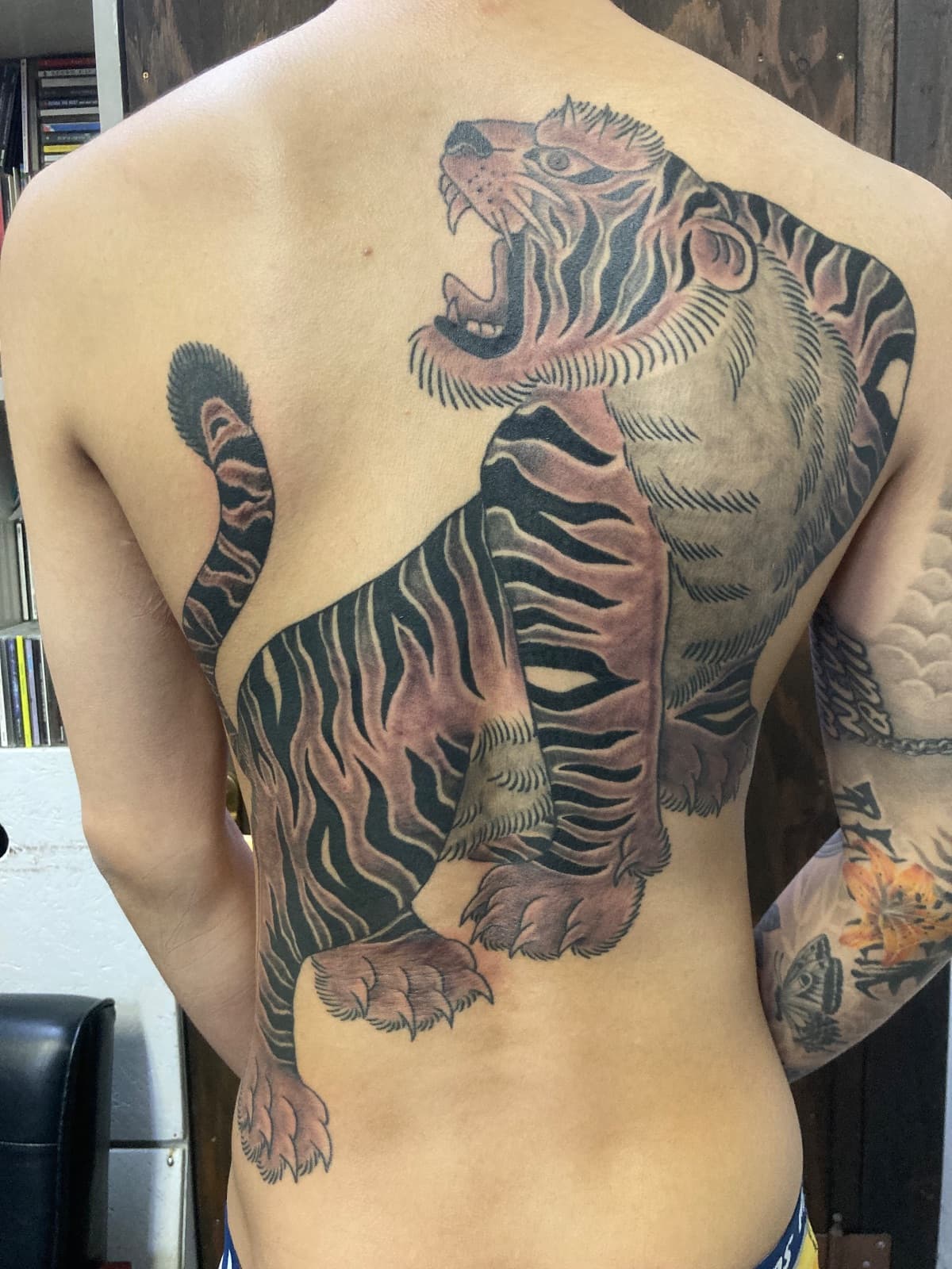 RED GOATEE TATTOOの写真3