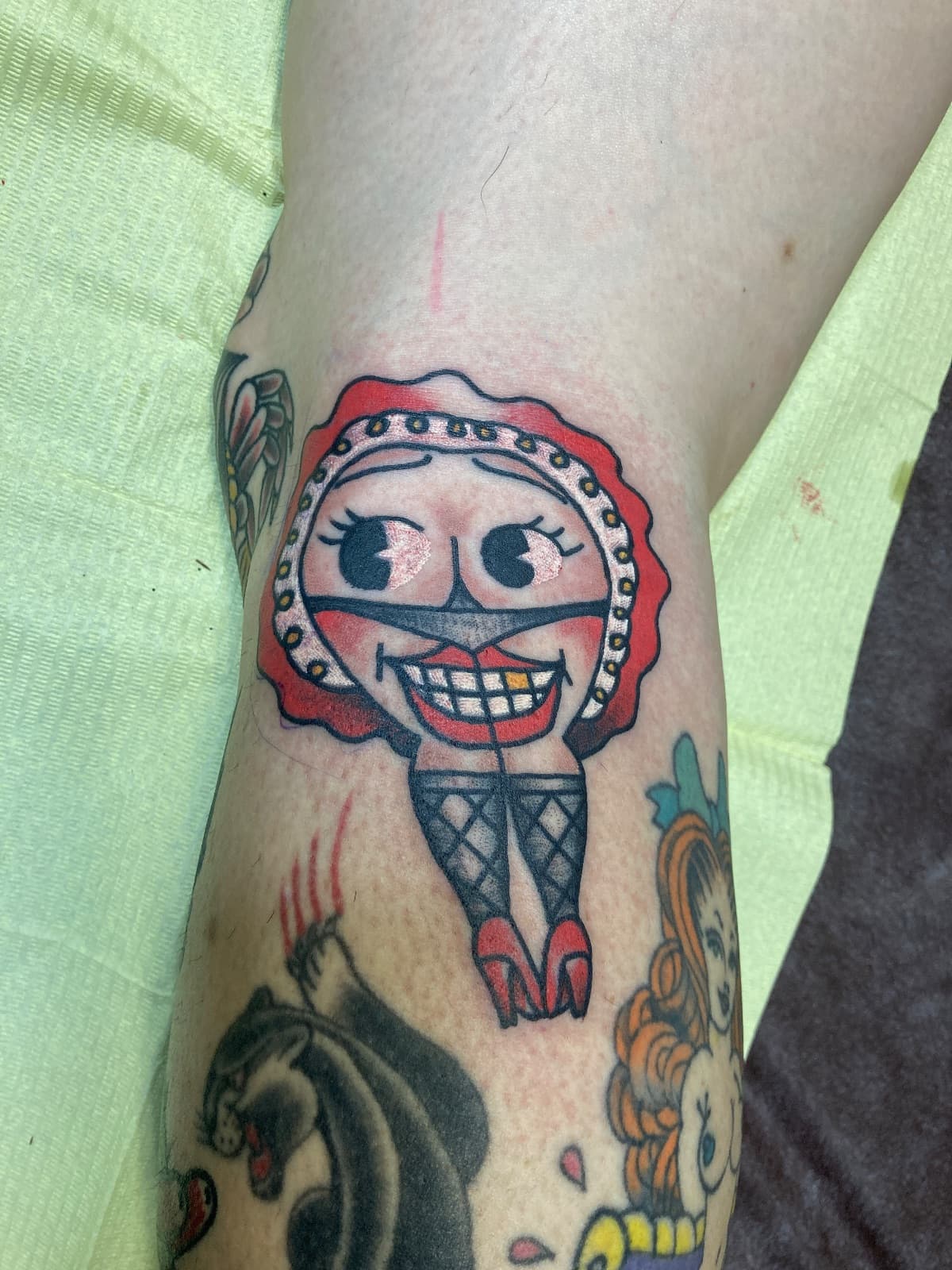 RED GOATEE TATTOOの写真2